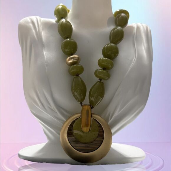 Chico’s Green & Gold Chunky Necklace Great Condition. SOLD OUT AT CHICO’S. - Picture 1 of 5